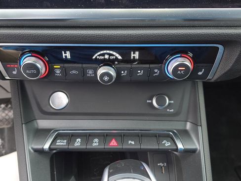 Used 2020 Audi Q3 2.0T Premium Plus image 25