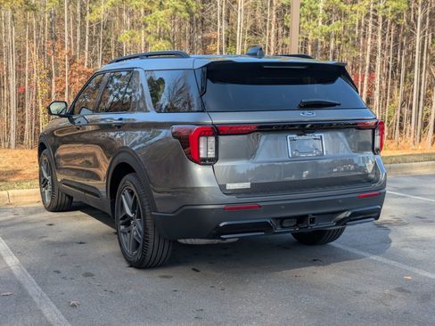 New 2026 Ford Explorer ST-Line w/ ST-Line Street Pack image 5