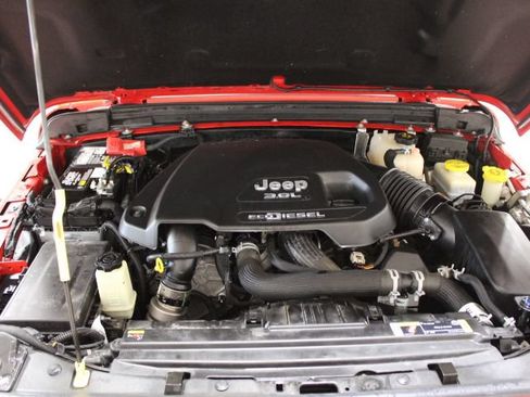Used 2021 Jeep Wrangler Unlimited Rubicon w/ Cold Weather Group AWD/4WD image 46
