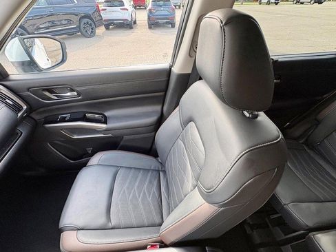 Used 2025 Nissan Pathfinder Platinum w/ Cargo Package FWD image 17