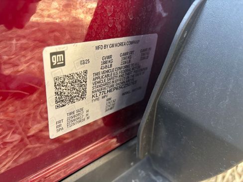 Used 2025 Chevrolet Trax LT w/ LT Convenience Package image 9