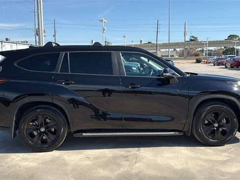 Used 2024 Toyota Highlander XLE image 8