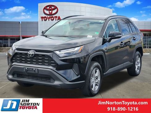 Used 2025 Toyota RAV4 XLE image 3