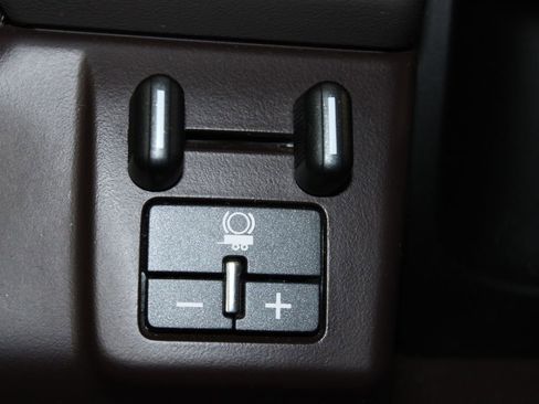 Used 2016 GMC Yukon Denali w/ Open Road Package image 25