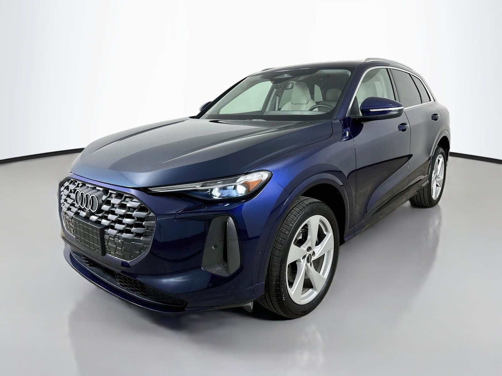 Used 2025 Audi Q5 Premium Plus w/ Premium Plus AWD/4WD image 1