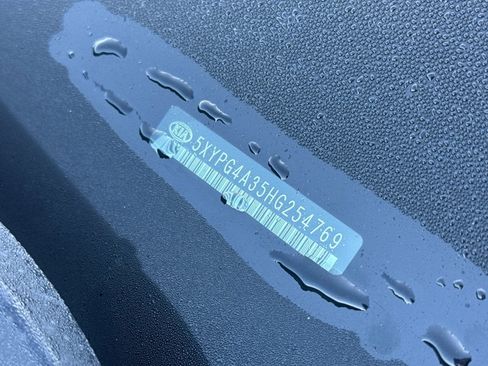 Used 2017 Kia Sorento LX image 3