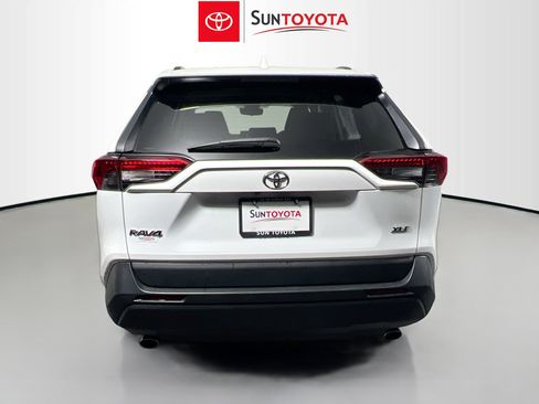 Used 2022 Toyota RAV4 XLE w/ Convenience Package image 5