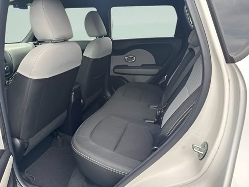Used 2014 Kia Soul + FWD image 12
