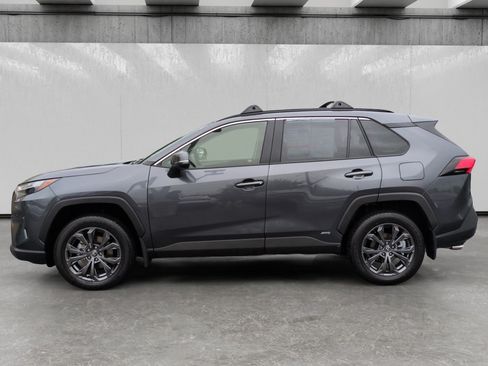Used 2025 Toyota RAV4 XLE Premium w/ Weather Package AWD/4WD image 4