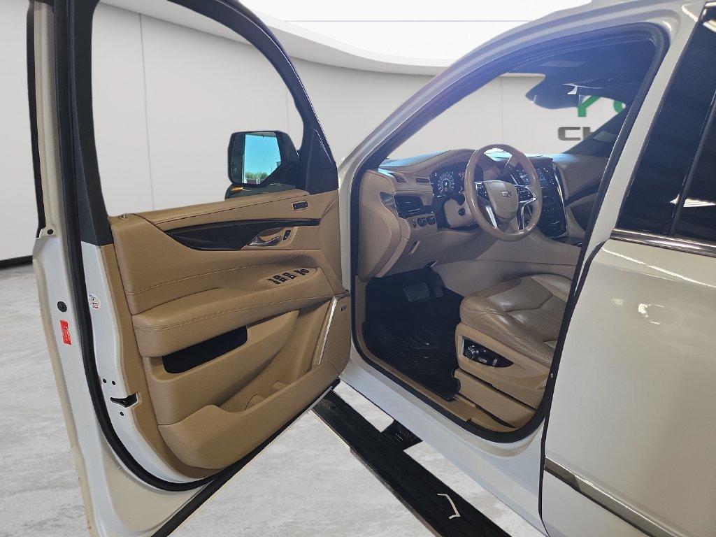 Used 2020 Cadillac Escalade Platinum AWD/4WD image 38
