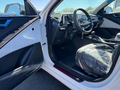 New 2026 Kia Niro LX FWD image 10