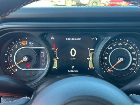 Used 2025 Jeep Wrangler Unlimited Rubicon AWD/4WD image 23
