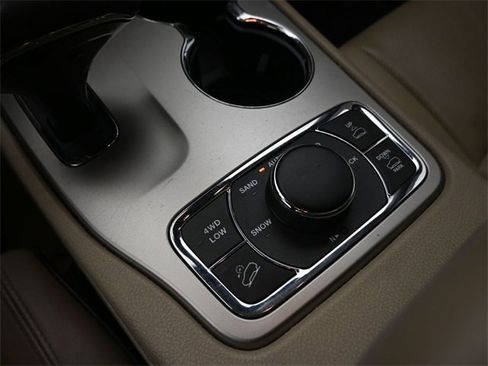 Used 2014 Jeep Grand Cherokee Overland w/ Advanced Technology Group image 31