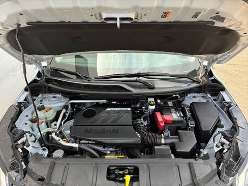 Used 2025 Nissan Rogue SV FWD image 29