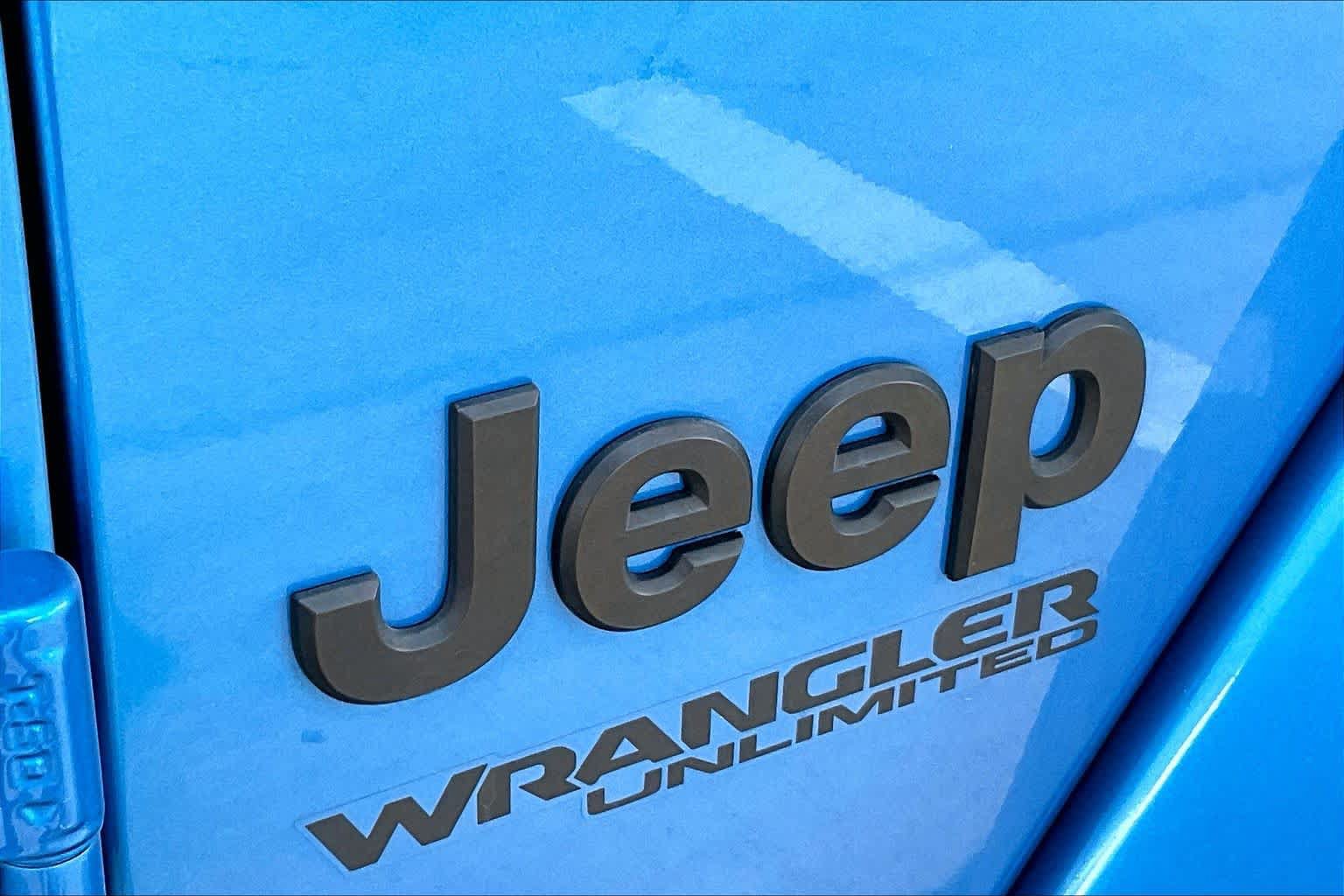 Used 2022 Jeep Wrangler Unlimited Sahara AWD/4WD image 29