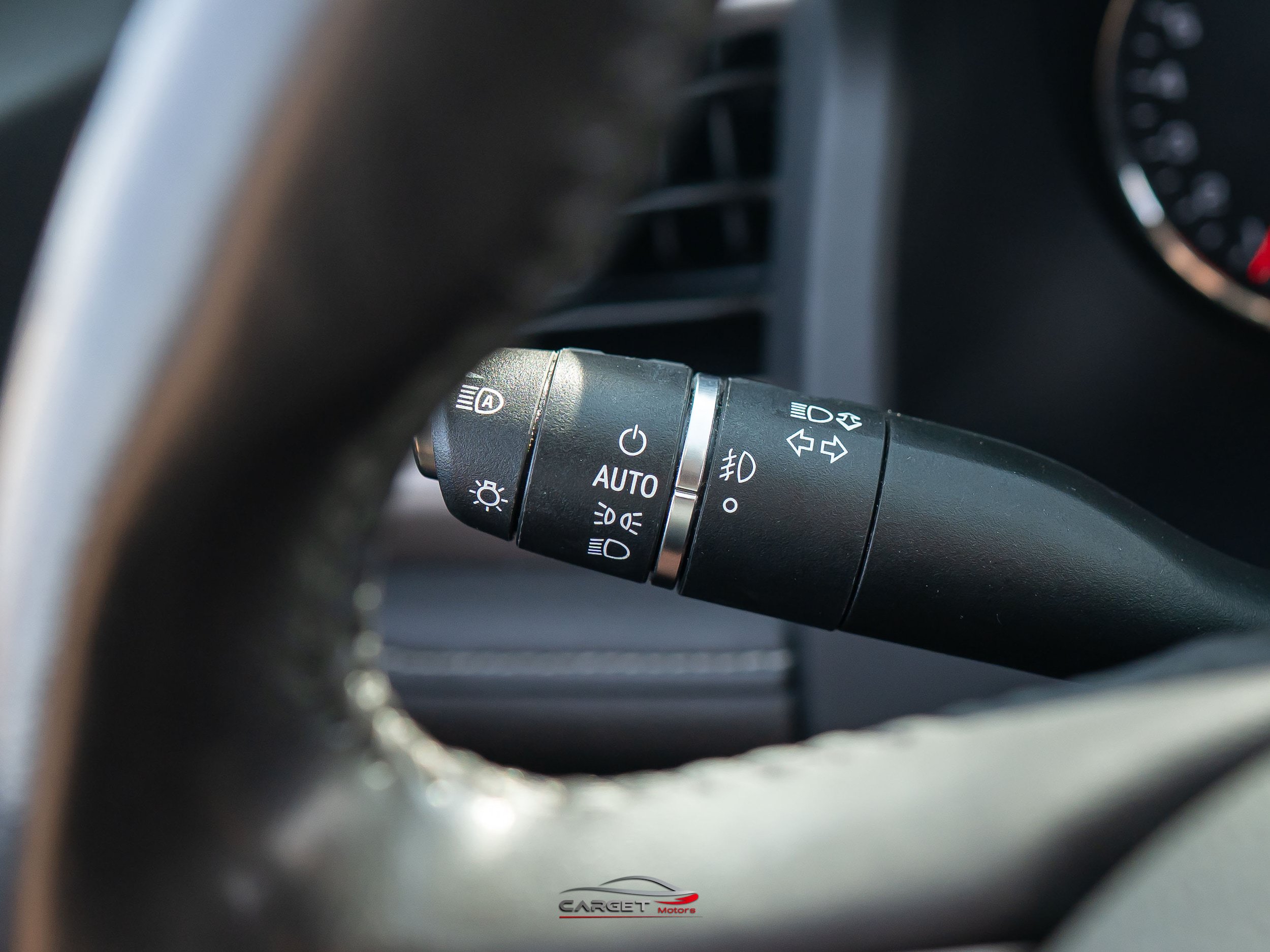 Used 2020 GMC Acadia Denali w/ Technology Package FWD image 29