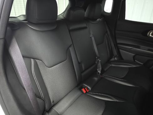 Used 2023 Jeep Compass Altitude image 16