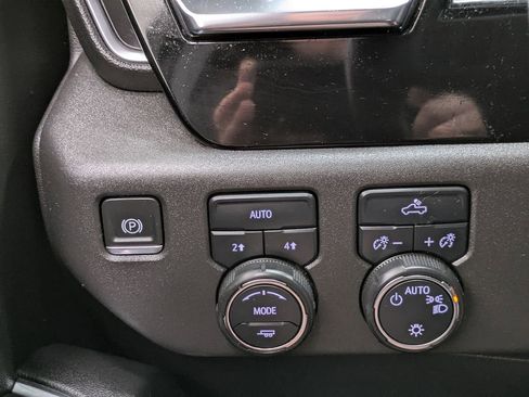 Used 2023 Chevrolet Silverado 1500 LT AWD/4WD image 12