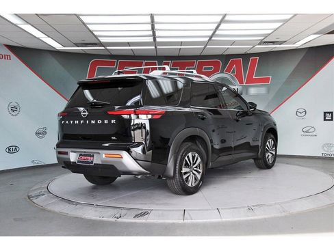 New 2025 Nissan Pathfinder SL image 5