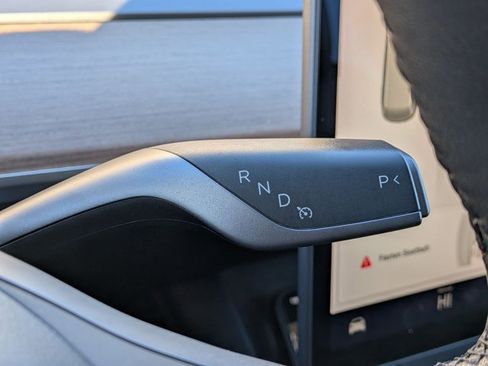 Used 2021 Tesla Model Y Long Range image 12