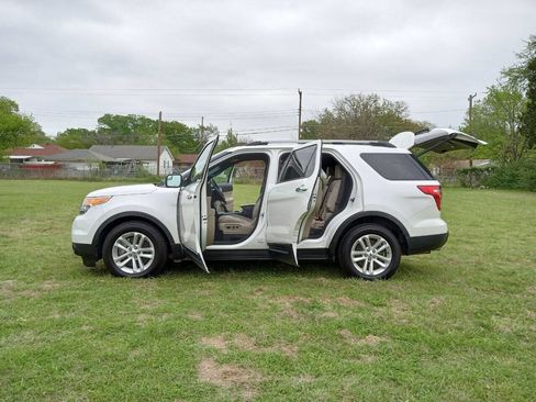 Used 2014 Ford Explorer XLT w/ Equipment Group 202A image 23