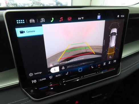 New 2026 Volkswagen Tiguan SE FWD image 19