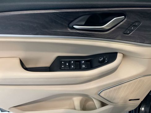 Used 2022 Jeep Grand Cherokee L Limited image 13