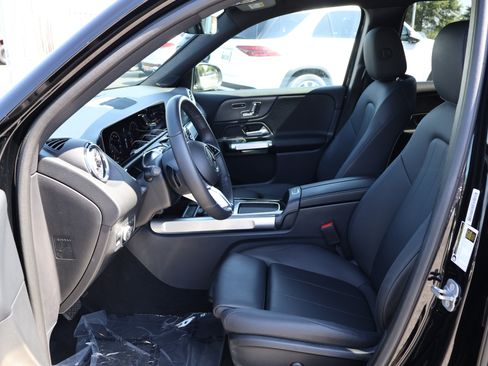 Used 2025 Mercedes-Benz GLB 250 image 10