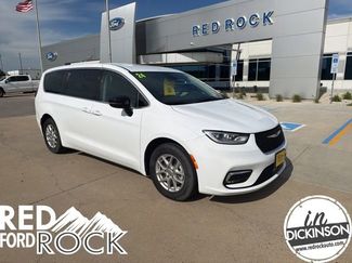 Used 2024 Chrysler Pacifica Touring-L FWD video 1