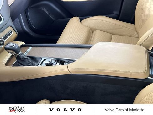 Used 2016 Volvo XC90 T6 Inscription w/ Protection Package Plus image 21