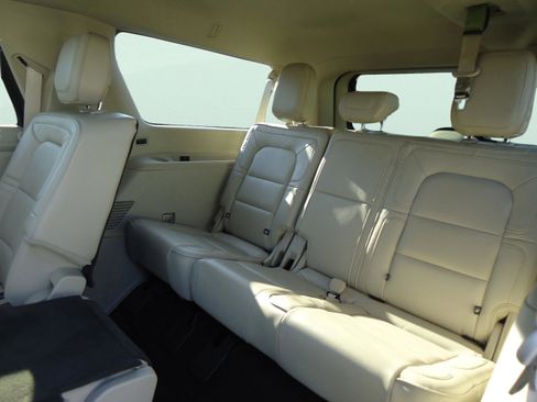 Used 2019 Lincoln Navigator L Reserve image 35