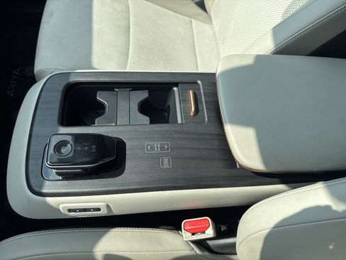 Used 2023 Nissan Ariya FWD image 32