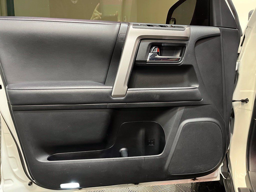 Used 2020 Toyota 4Runner SR5 Premium w/ Moonroof Package AWD/4WD image 13