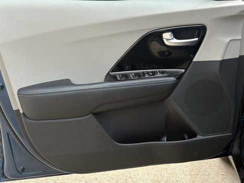 Certified 2022 Kia Niro LXS FWD image 10