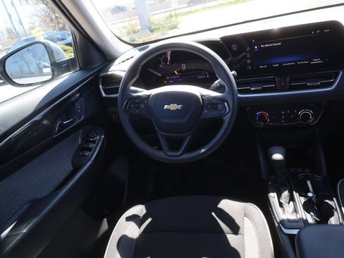 Used 2025 Chevrolet TrailBlazer LT FWD image 29