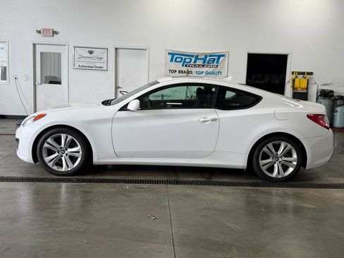 Used 2012 Hyundai Genesis 2.0T Premium RWD image 24