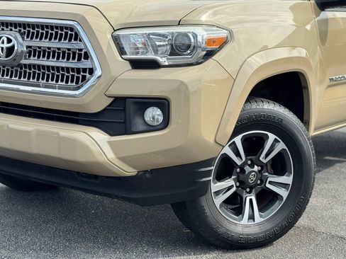 Used 2017 Toyota Tacoma TRD Sport w/ Premium & Technology Package AWD/4WD image 5