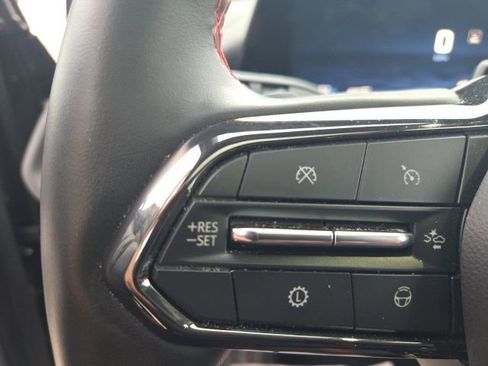 Used 2025 Chevrolet Traverse RS image 24