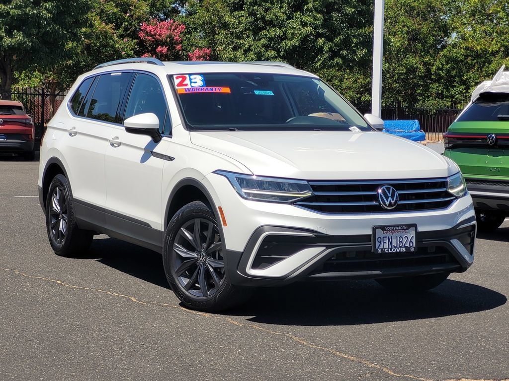 Used 2023 Volkswagen Tiguan SE AWD/4WD image 2