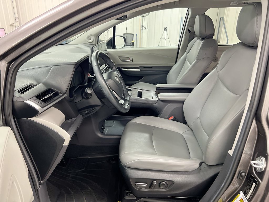 Used 2024 Toyota Sienna XLE w/ XLE Plus Package AWD/4WD image 21