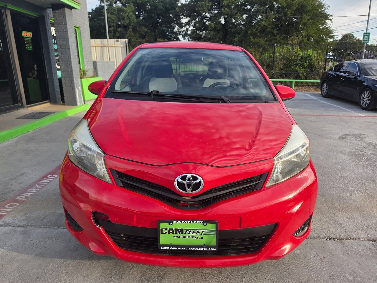 Used 2013 Toyota Yaris L FWD image 8