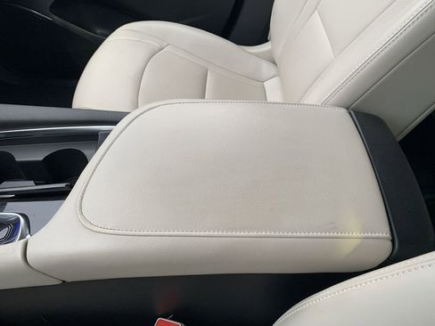 Used 2023 Buick Enclave Essence image 21