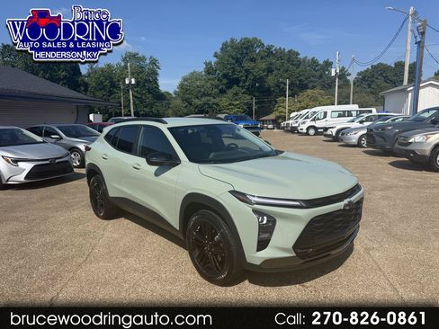 Used 2025 Chevrolet Trax ACTIV w/ Driver Confidence Package FWD image 1