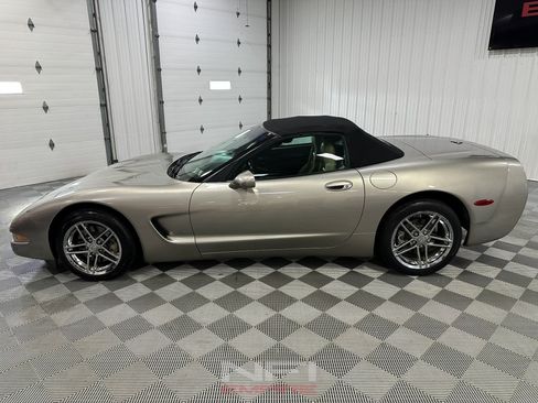 Used 2000 Chevrolet Corvette Coupe w/ Memory Pkg RWD image 4