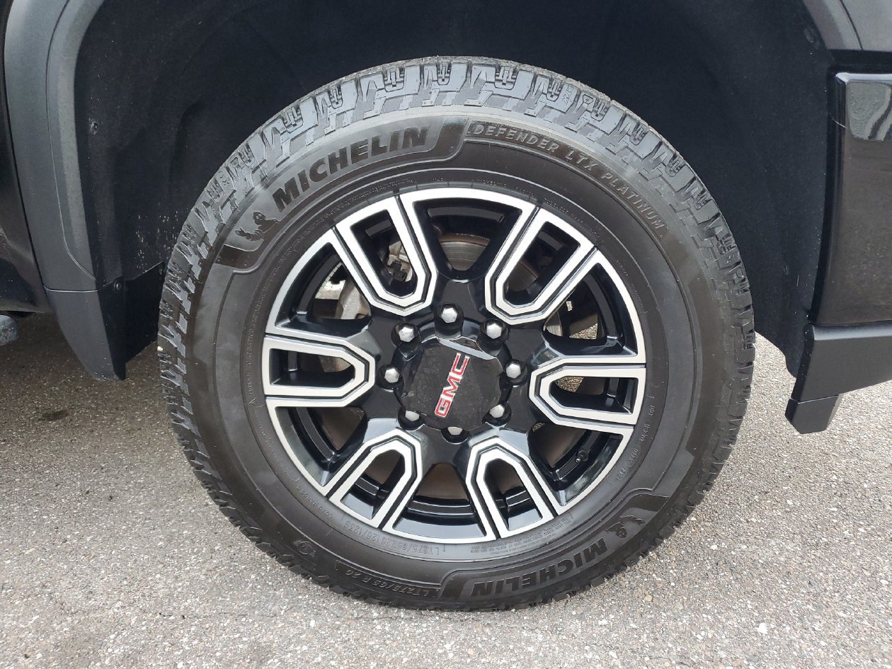 Used 2022 GMC Sierra 3500 AT4 w/ AT4 Premium Plus Package AWD/4WD image 3