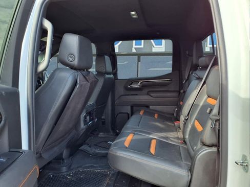 Used 2022 GMC Sierra 1500 AT4 w/ Technology Package AWD/4WD image 8