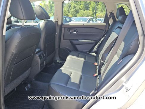 Used 2022 Nissan Rogue SV w/ SV Premium Package FWD image 4