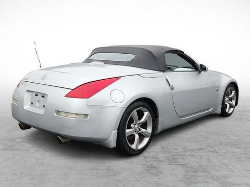 Used 2006 Nissan 350Z Touring RWD image 6
