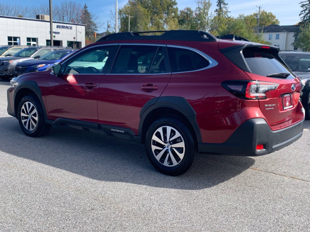Used 2025 Subaru Outback Premium AWD/4WD image 4