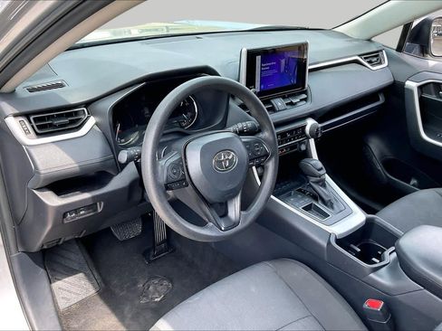 Used 2025 Toyota RAV4 XLE FWD image 33